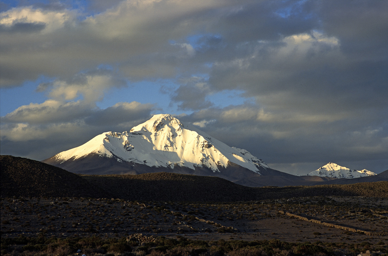 chi_2_29 gabarray.jpg - Cordillère Nord Isluga le volcan Gabarray (6400 m environ)